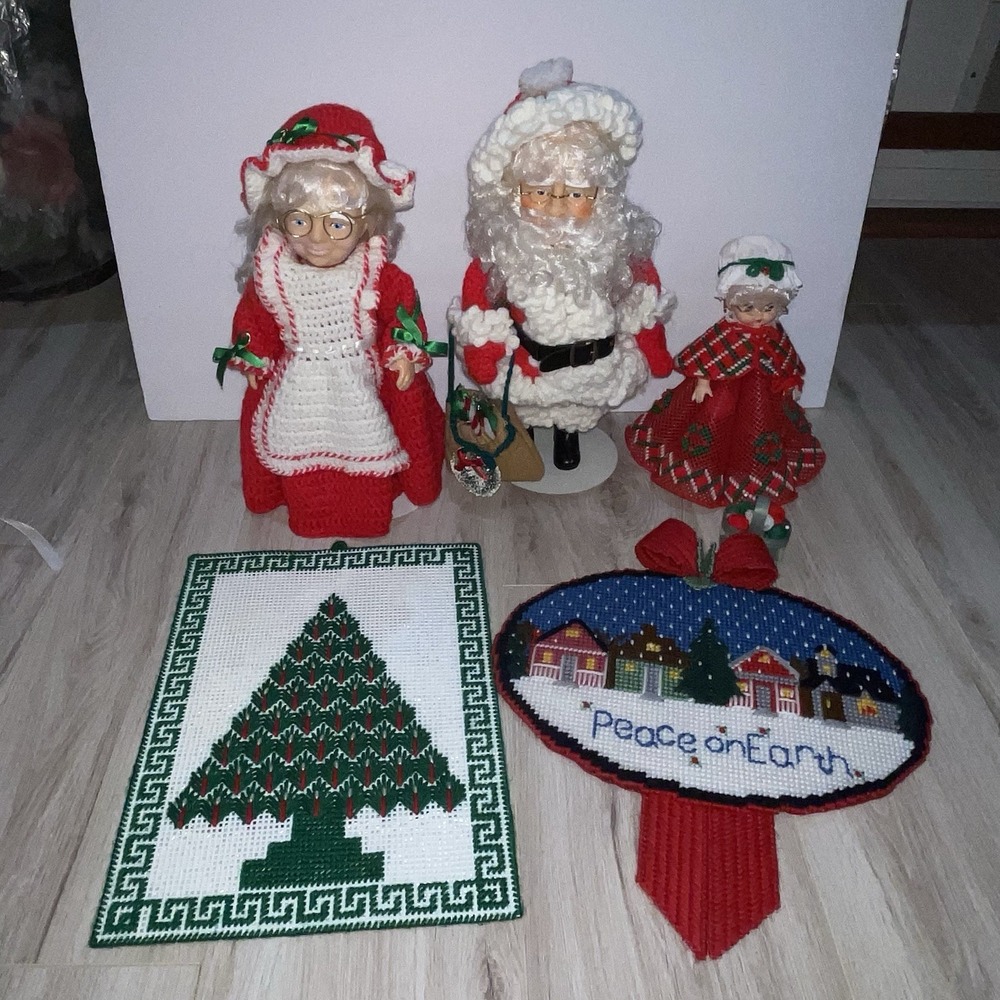 5 Pc Vtg Handmade Christmas Decor Mr & Mrs Claus; Wall Hanging Needlepoint Tree